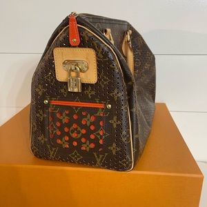 Rare special edition Speedy 30 with shoulder strap.